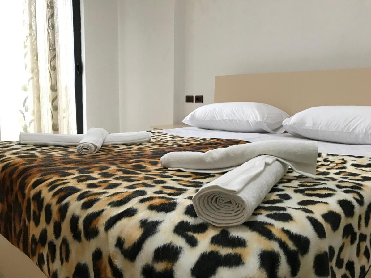 טיראנה Home Sweet Home 1 - Guest House מראה חיצוני תמונה